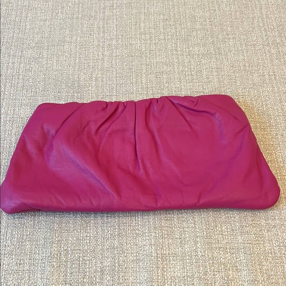 Chic Fuchsia Leather Clutch from Calypso Christian’s Gelle. - Picture 1 of 6